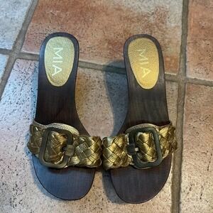 MIA SLIP ON WOODEN GOLD BRAIDED BUCKLE HEEL